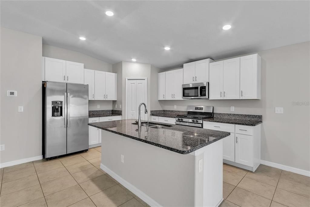 For Sale: $315,000 (4 beds, 2 baths, 1935 Square Feet)