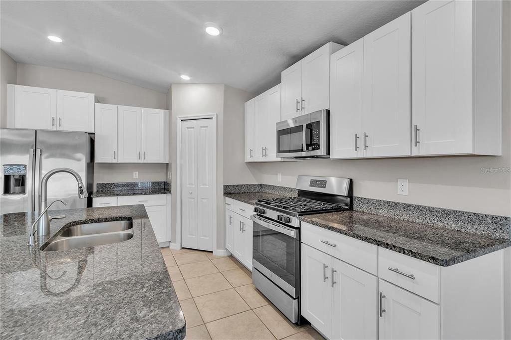 For Sale: $315,000 (4 beds, 2 baths, 1935 Square Feet)