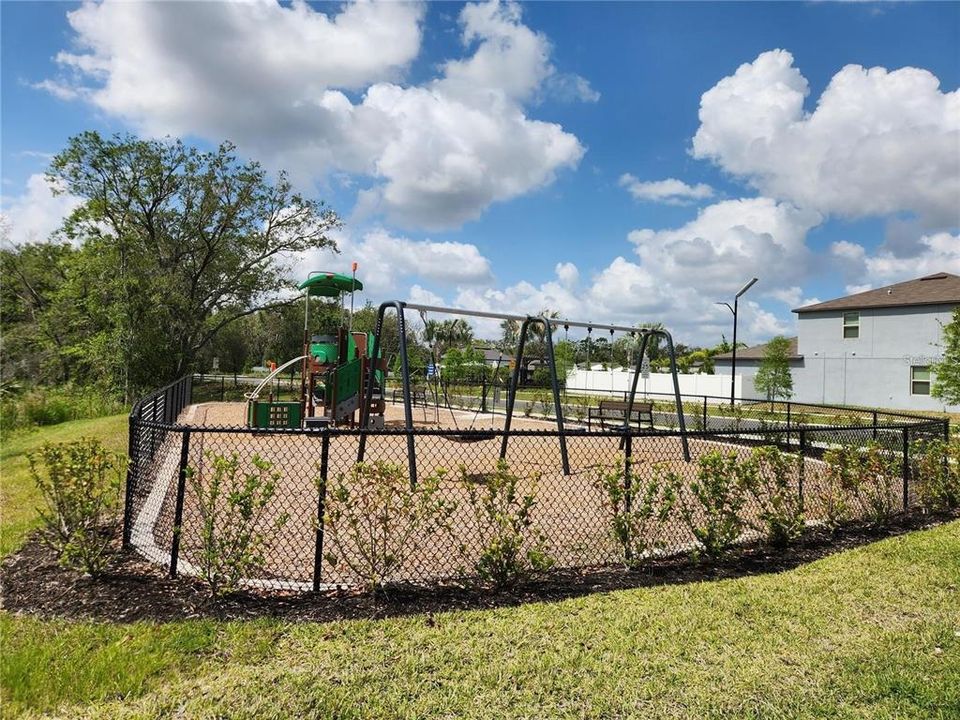 For Sale: $315,000 (4 beds, 2 baths, 1935 Square Feet)