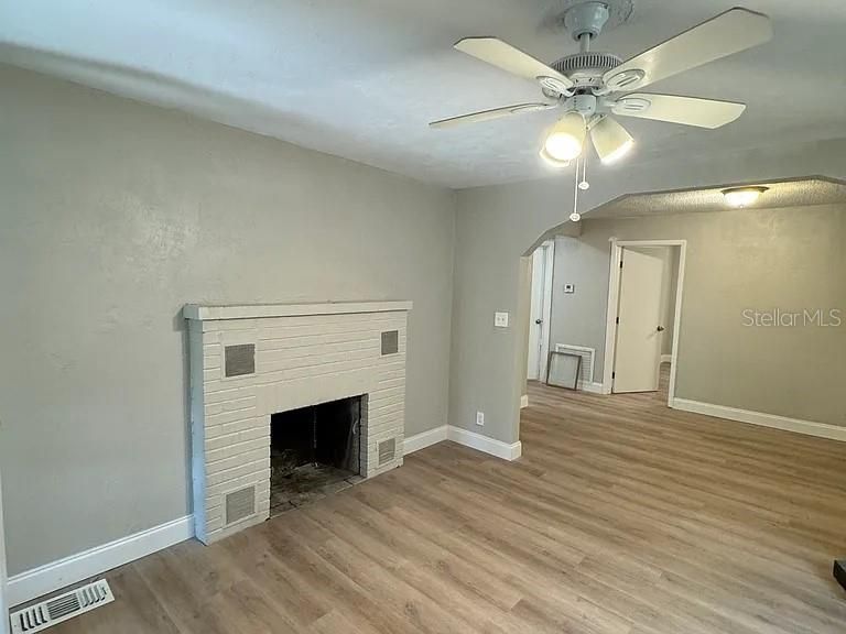 For Sale: $199,990 (3 beds, 1 baths, 1249 Square Feet)
