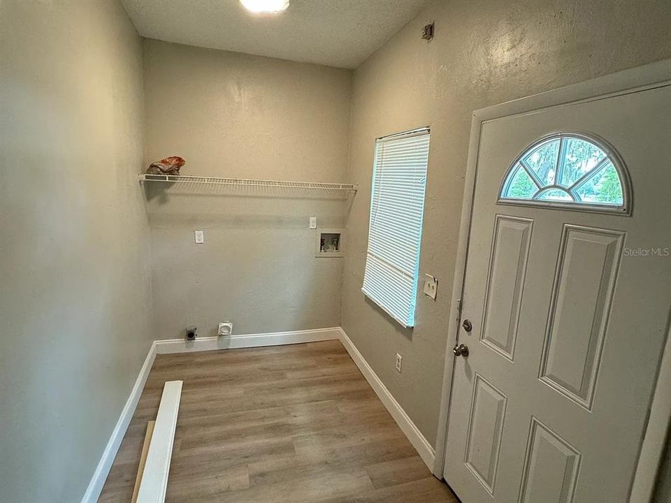 For Sale: $199,990 (3 beds, 1 baths, 1249 Square Feet)