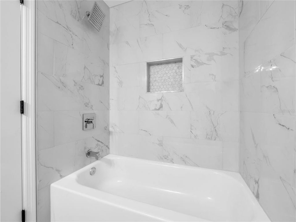 На продажу: $329,900 (4 спален, 2 ванн, 1426 Квадратных фут)