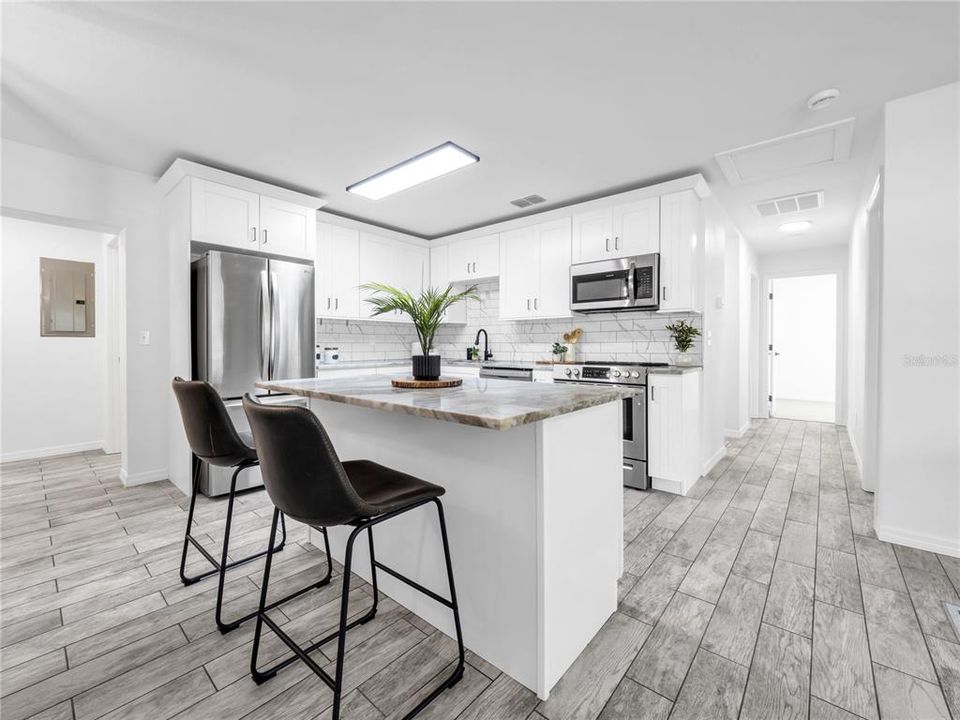 На продажу: $329,900 (4 спален, 2 ванн, 1426 Квадратных фут)