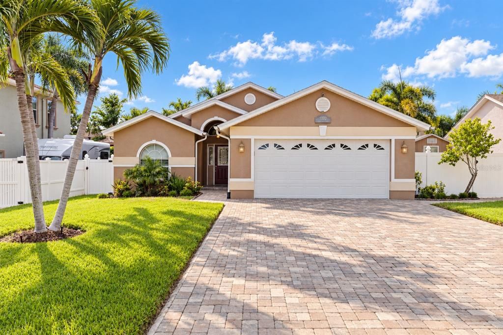 Activo con contrato: $485,000 (2 camas, 2 baños, 1324 Pies cuadrados)
