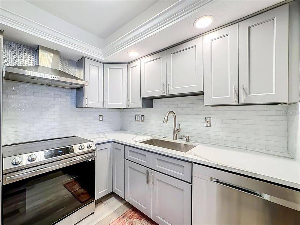 На продажу: $699,900 (2 спален, 2 ванн, 1232 Квадратных фут)