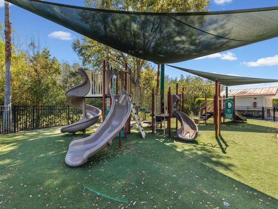 На продажу: $439,000 (4 спален, 2 ванн, 1981 Квадратных фут)
