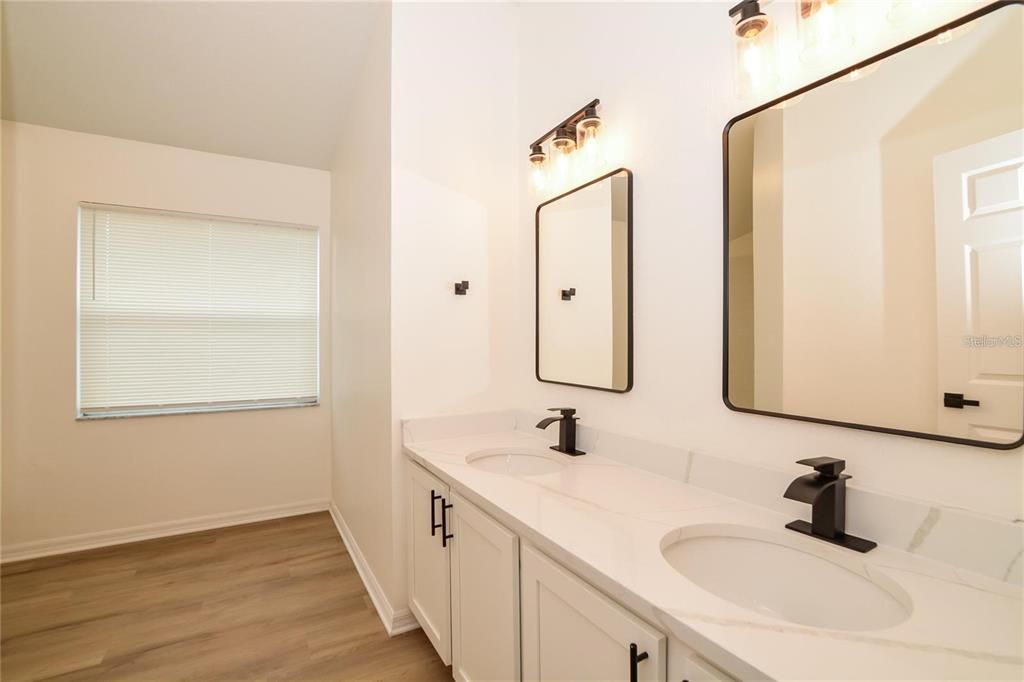 For Rent: $2,495 (4 beds, 2 baths, 1661 Square Feet)
