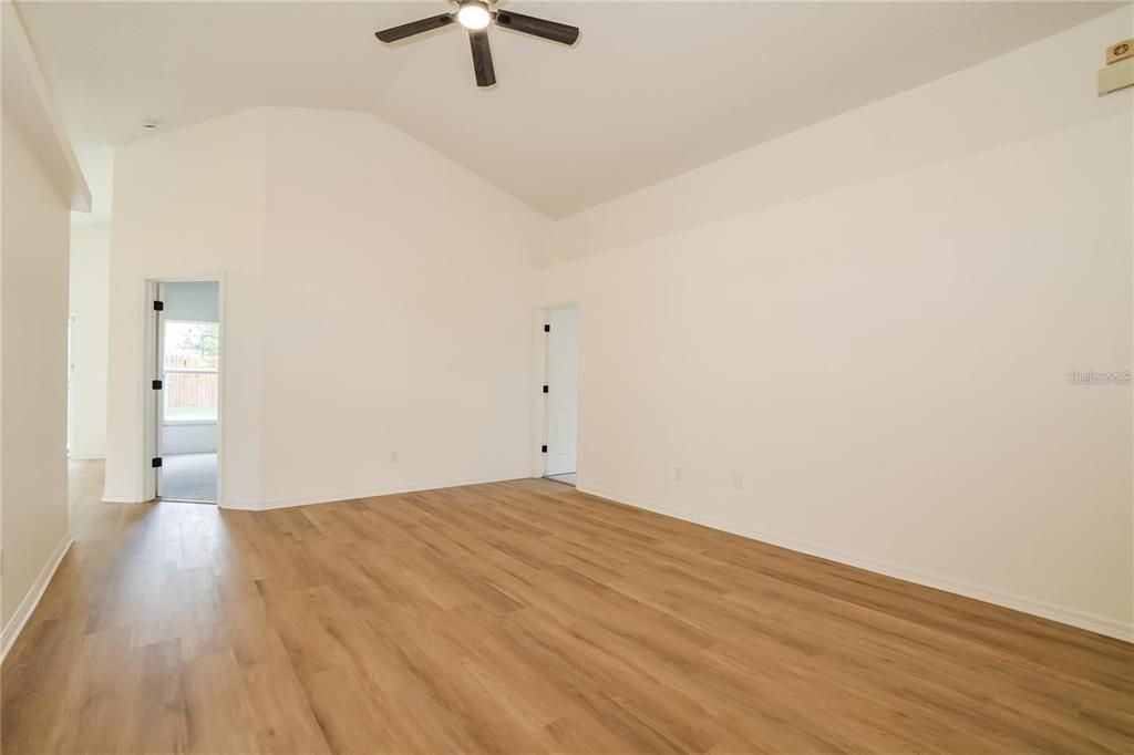 For Rent: $2,495 (4 beds, 2 baths, 1661 Square Feet)