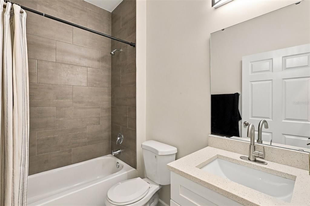На продажу: $349,900 (4 спален, 2 ванн, 1670 Квадратных фут)