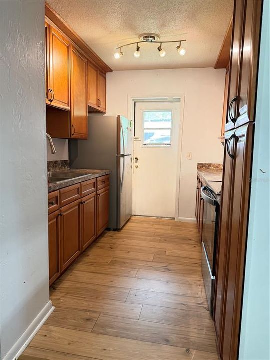 For Sale: $220,000 (3 beds, 2 baths, 975 Square Feet)