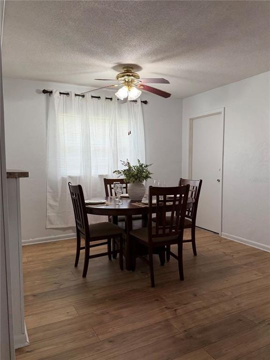 For Sale: $220,000 (3 beds, 2 baths, 975 Square Feet)