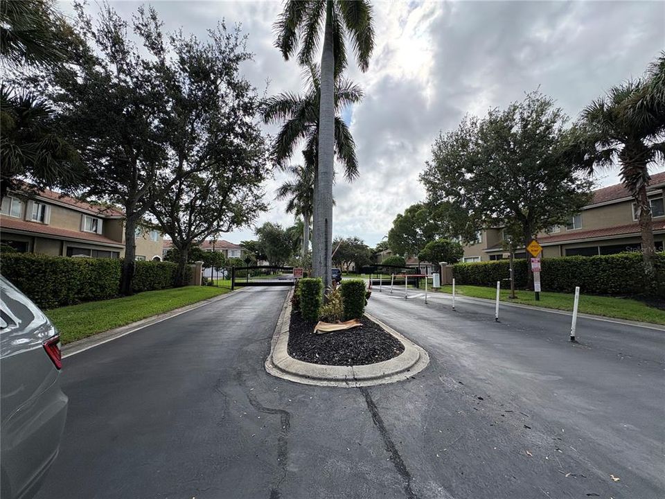For Sale: $289,000 (3 beds, 2 baths, 1707 Square Feet)