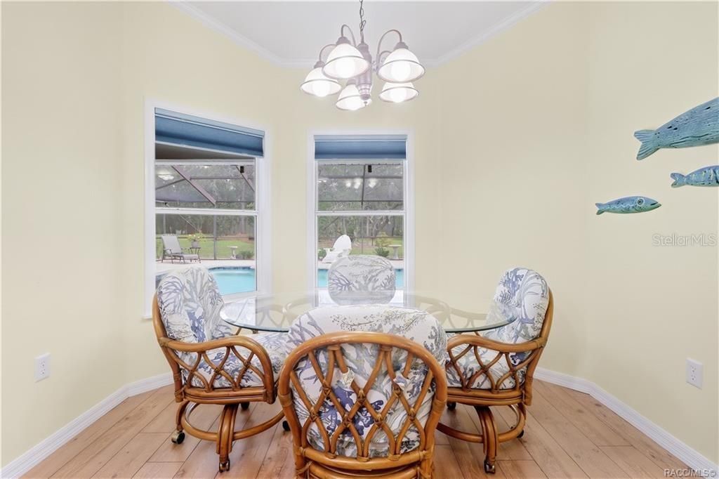 En Venta: $489,900 (4 camas, 2 baños, 2121 Pies cuadrados)