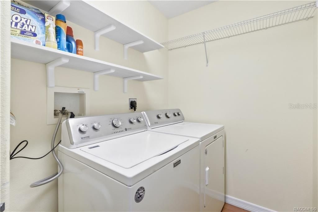 En Venta: $489,900 (4 camas, 2 baños, 2121 Pies cuadrados)
