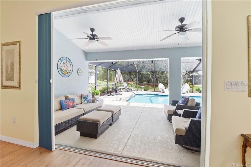 En Venta: $489,900 (4 camas, 2 baños, 2121 Pies cuadrados)