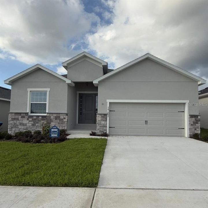 For Rent: $2,450 (4 beds, 2 baths, 2029 Square Feet)