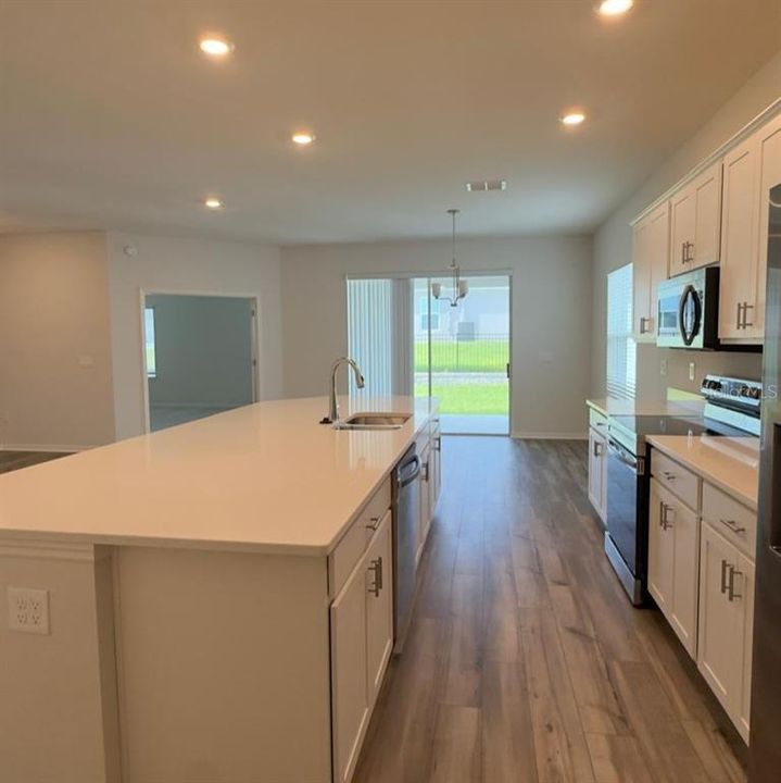 For Rent: $2,450 (4 beds, 2 baths, 2029 Square Feet)
