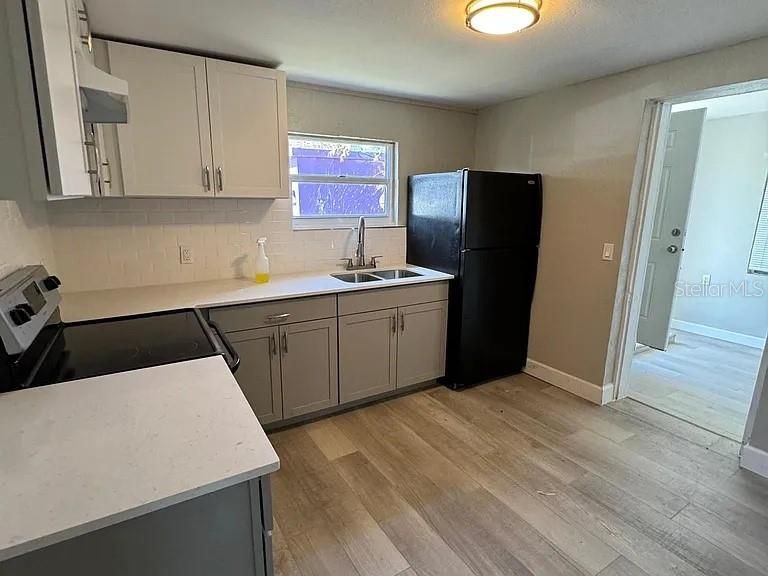 For Sale: $199,990 (2 beds, 1 baths, 682 Square Feet)