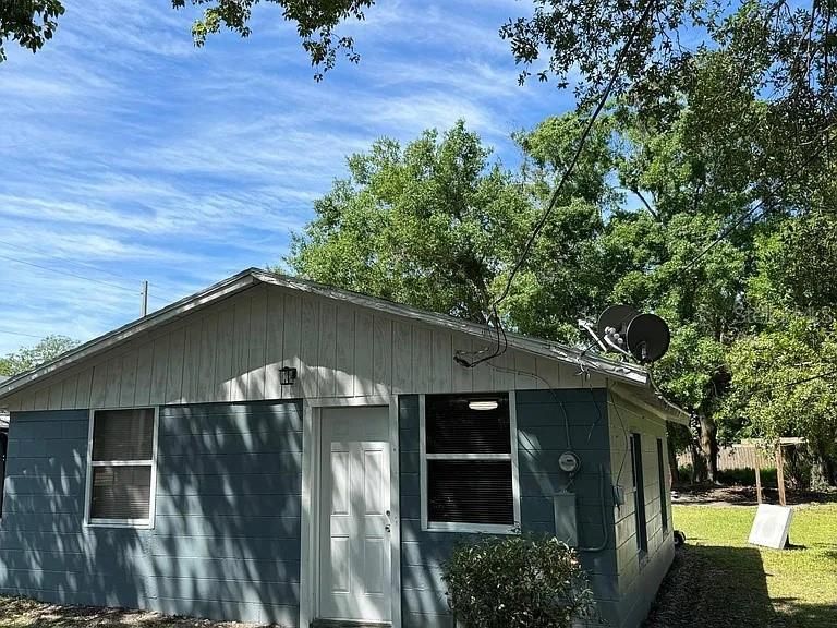 For Sale: $199,990 (2 beds, 1 baths, 682 Square Feet)