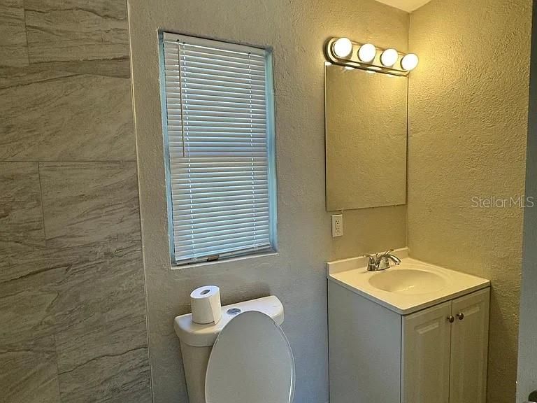 For Sale: $199,990 (2 beds, 1 baths, 682 Square Feet)
