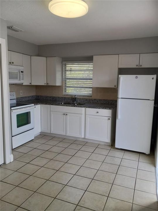 For Rent: $1,295 (2 beds, 1 baths, 950 Square Feet)