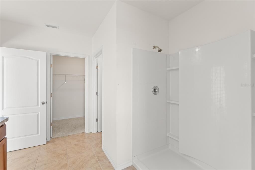 En Venta: $360,000 (5 camas, 3 baños, 2696 Pies cuadrados)