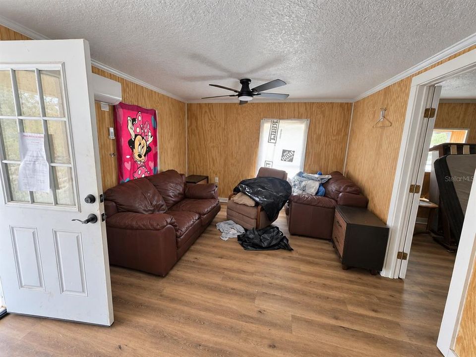 For Sale: $74,900 (4 beds, 2 baths, 960 Square Feet)
