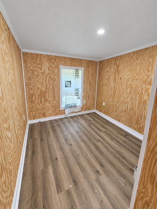For Sale: $74,900 (4 beds, 2 baths, 960 Square Feet)