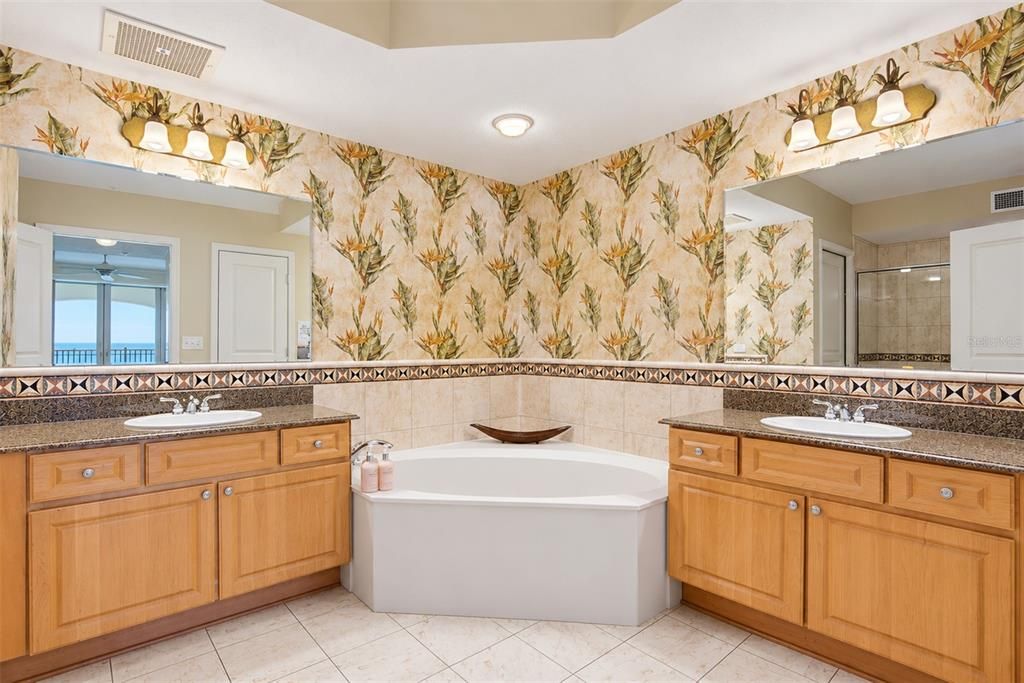 For Sale: $1,929,000 (4 beds, 4 baths, 3264 Square Feet)
