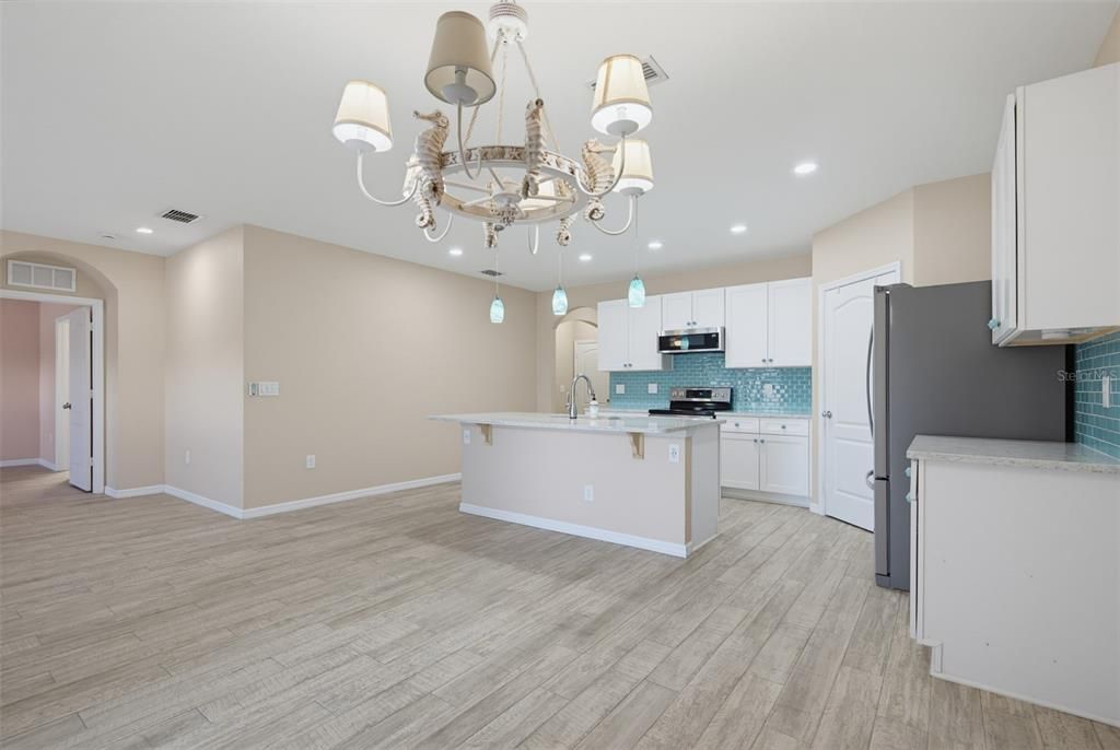 For Rent: $3,400 (4 beds, 2 baths, 1828 Square Feet)