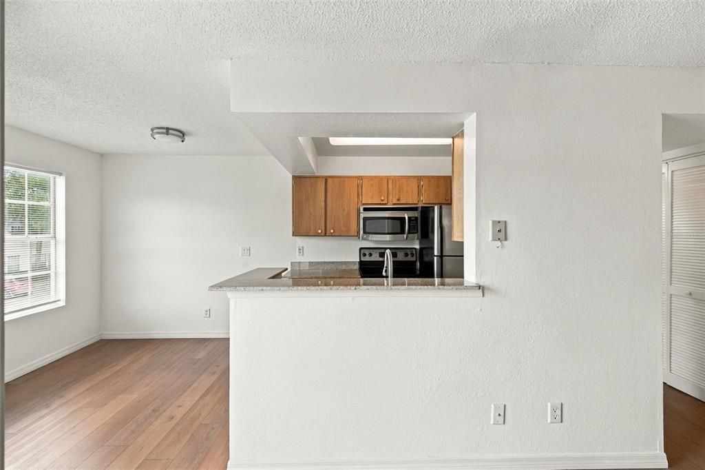 For Sale: $158,000 (1 beds, 1 baths, 754 Square Feet)