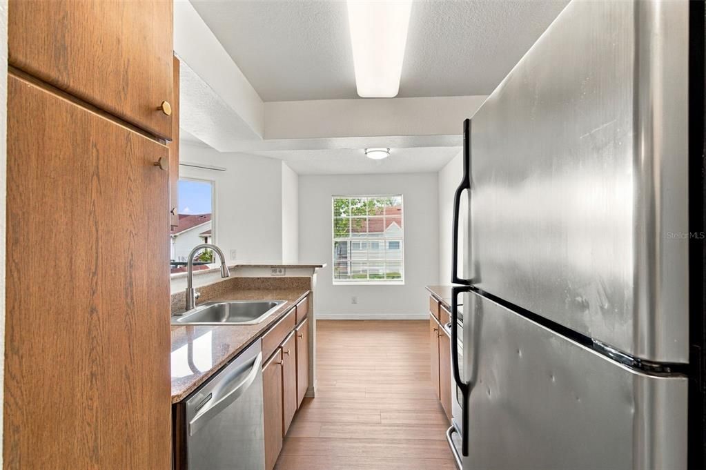 For Sale: $158,000 (1 beds, 1 baths, 754 Square Feet)