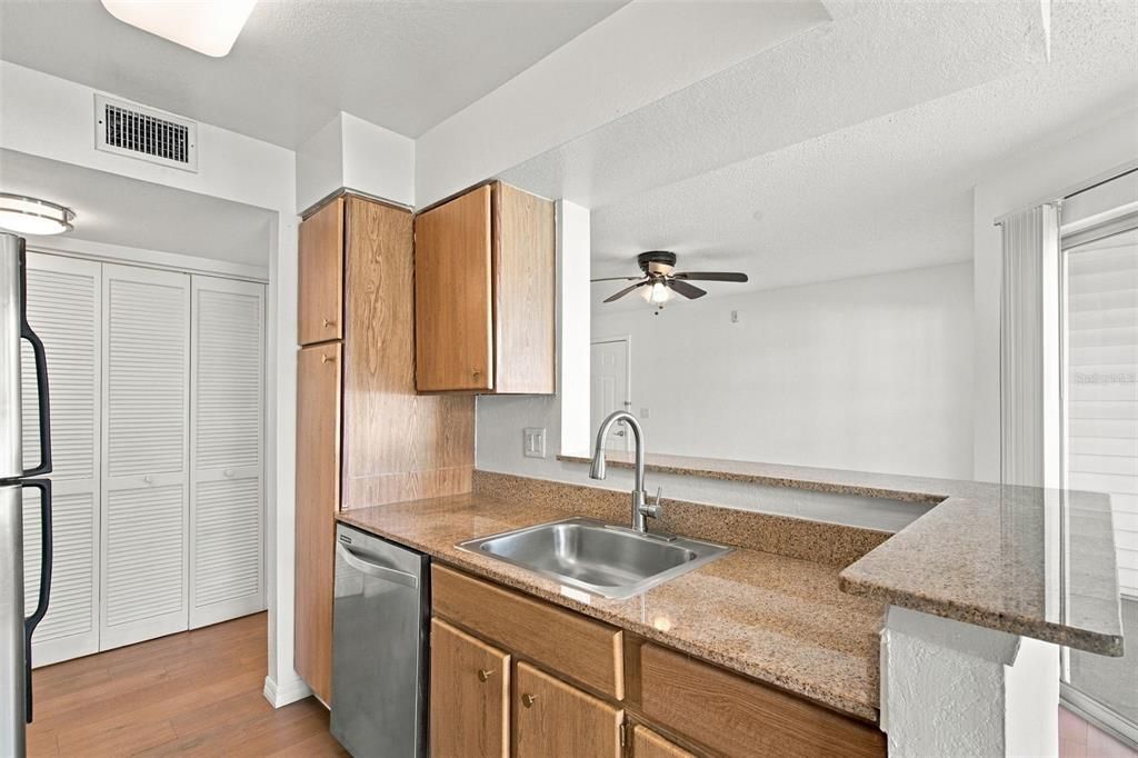 For Sale: $158,000 (1 beds, 1 baths, 754 Square Feet)