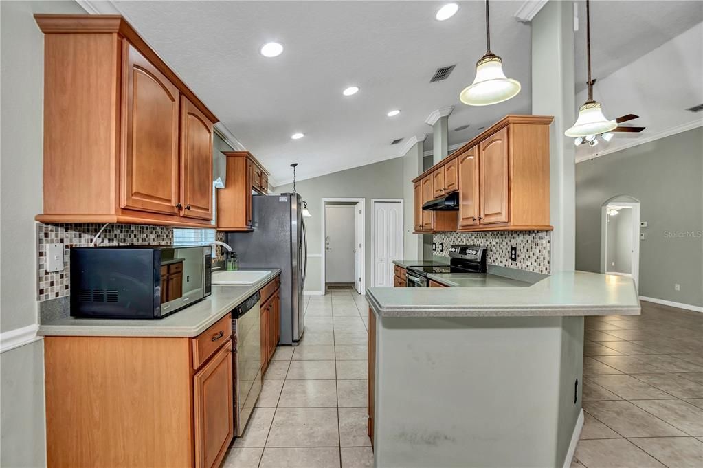 For Rent: $2,950 (3 beds, 2 baths, 1583 Square Feet)