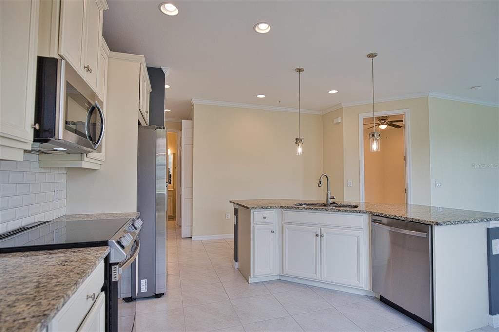 For Rent: $2,700 (3 beds, 2 baths, 1661 Square Feet)