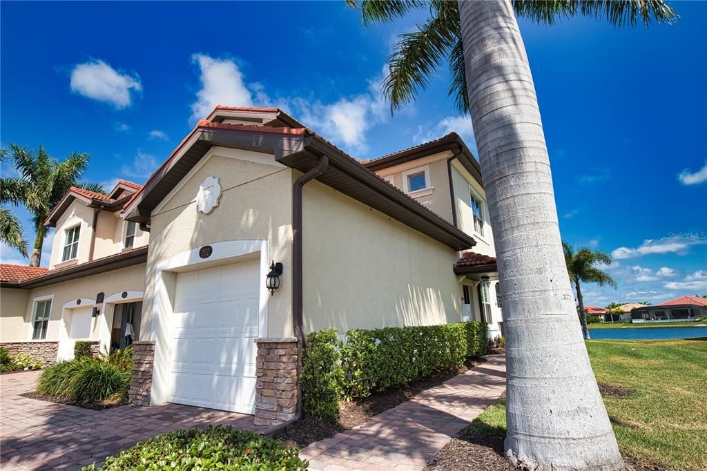 For Rent: $2,700 (3 beds, 2 baths, 1661 Square Feet)