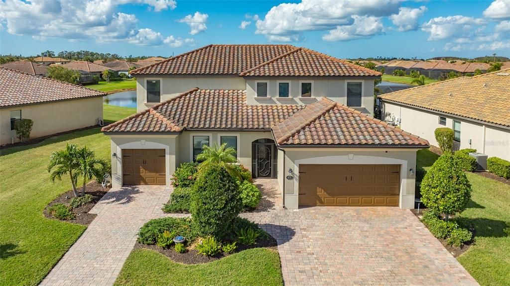 For Sale: $880,000 (6 beds, 4 baths, 3934 Square Feet)