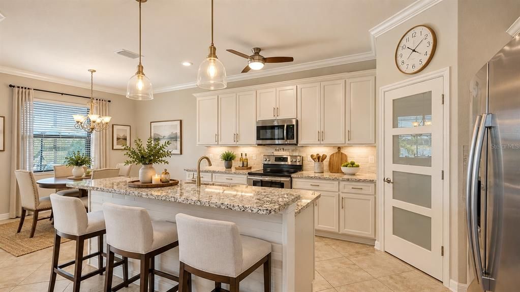 For Sale: $880,000 (6 beds, 4 baths, 3934 Square Feet)