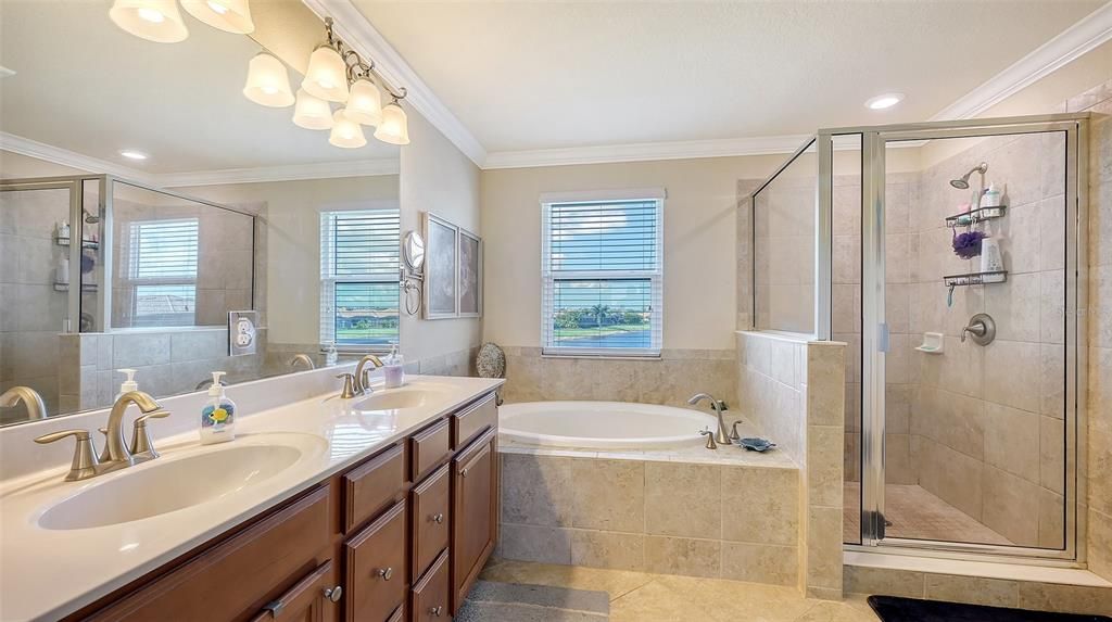 For Sale: $880,000 (6 beds, 4 baths, 3934 Square Feet)