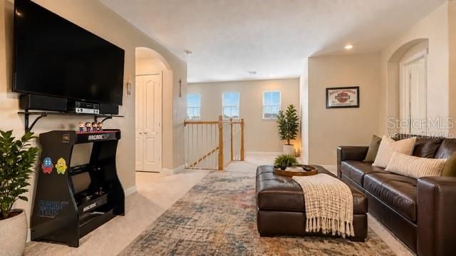For Sale: $880,000 (6 beds, 4 baths, 3934 Square Feet)