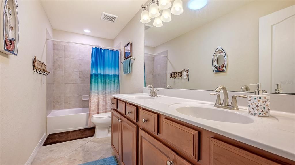 For Sale: $880,000 (6 beds, 4 baths, 3934 Square Feet)