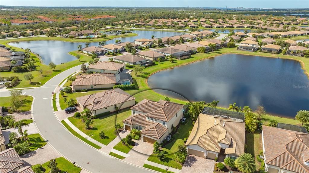 For Sale: $880,000 (6 beds, 4 baths, 3934 Square Feet)