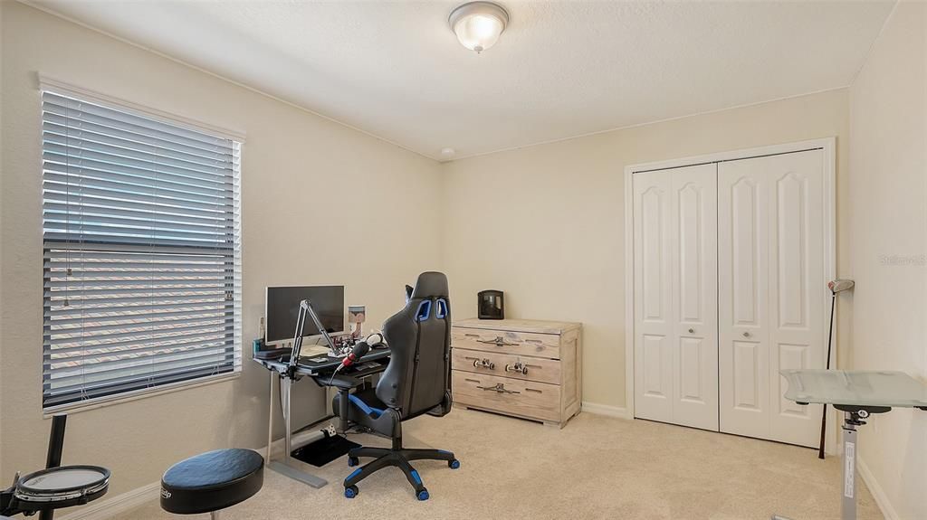 For Sale: $880,000 (6 beds, 4 baths, 3934 Square Feet)