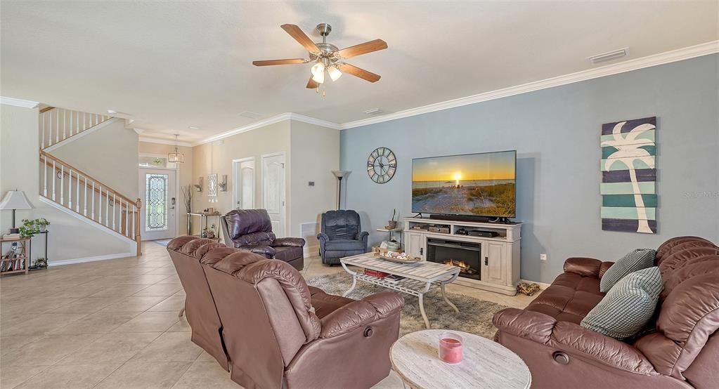 For Sale: $880,000 (6 beds, 4 baths, 3934 Square Feet)
