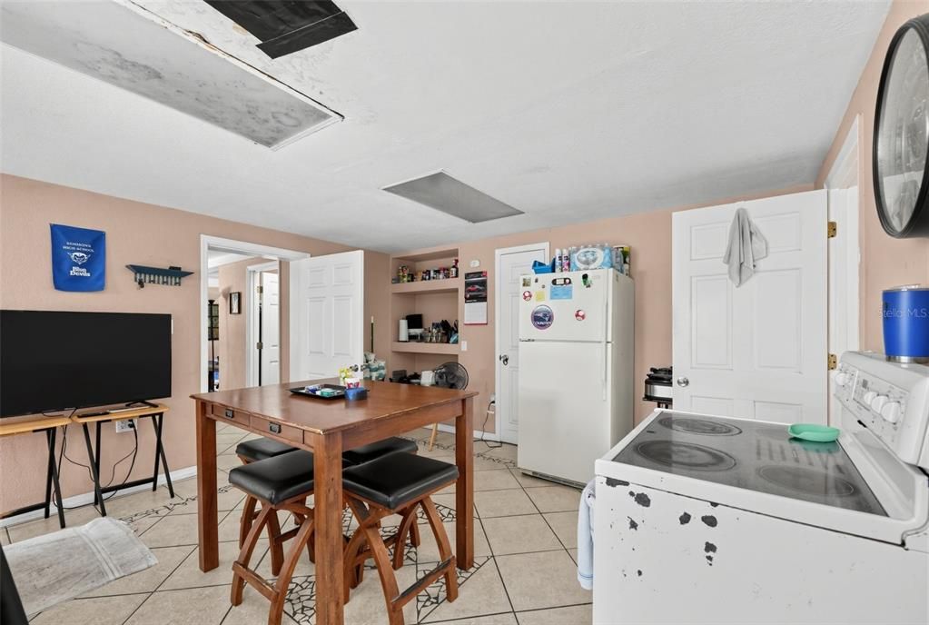 For Sale: $334,900 (1 beds, 1 baths, 1760 Square Feet)