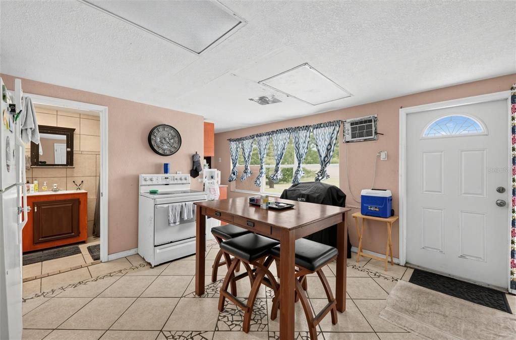 For Sale: $334,900 (1 beds, 1 baths, 1760 Square Feet)