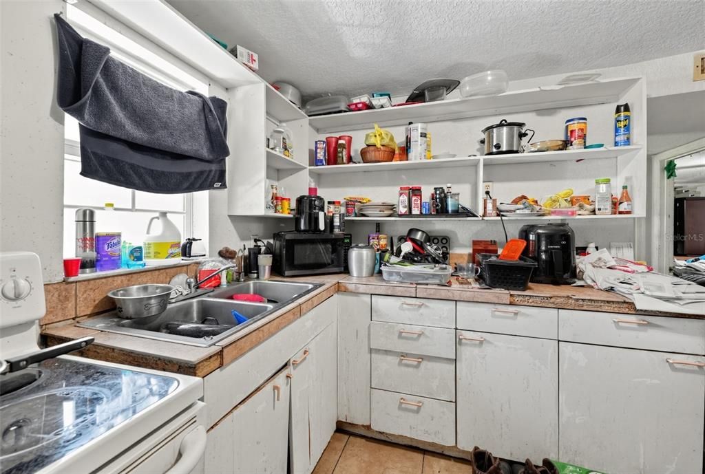 For Sale: $334,900 (1 beds, 1 baths, 1760 Square Feet)