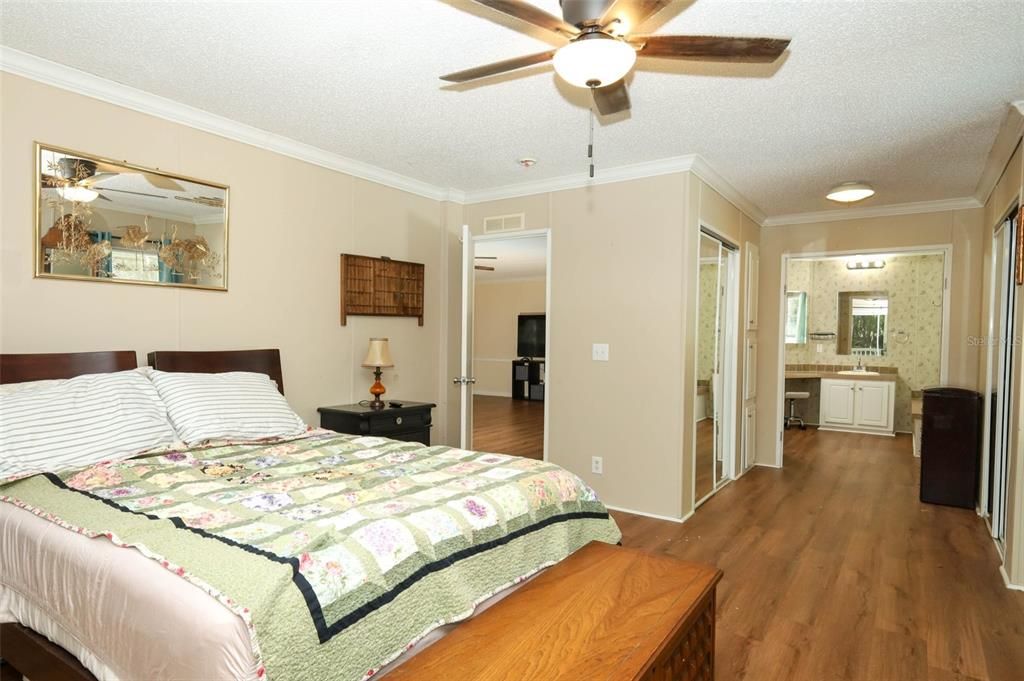 For Sale: $445,000 (6 beds, 4 baths, 3360 Square Feet)