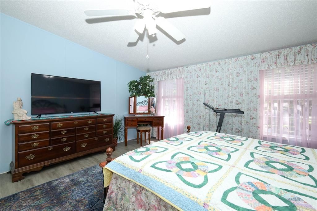 For Sale: $445,000 (6 beds, 4 baths, 3360 Square Feet)
