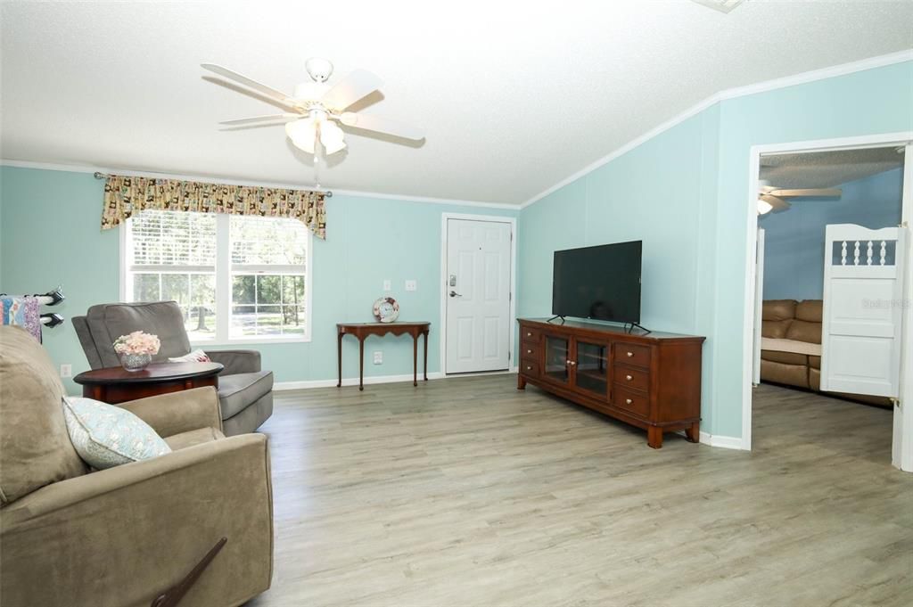 For Sale: $445,000 (6 beds, 4 baths, 3360 Square Feet)